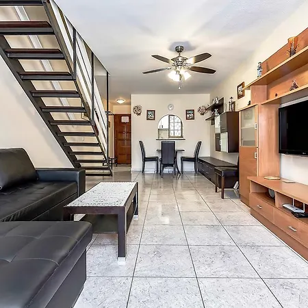 Atamanes Apartamento 아데제